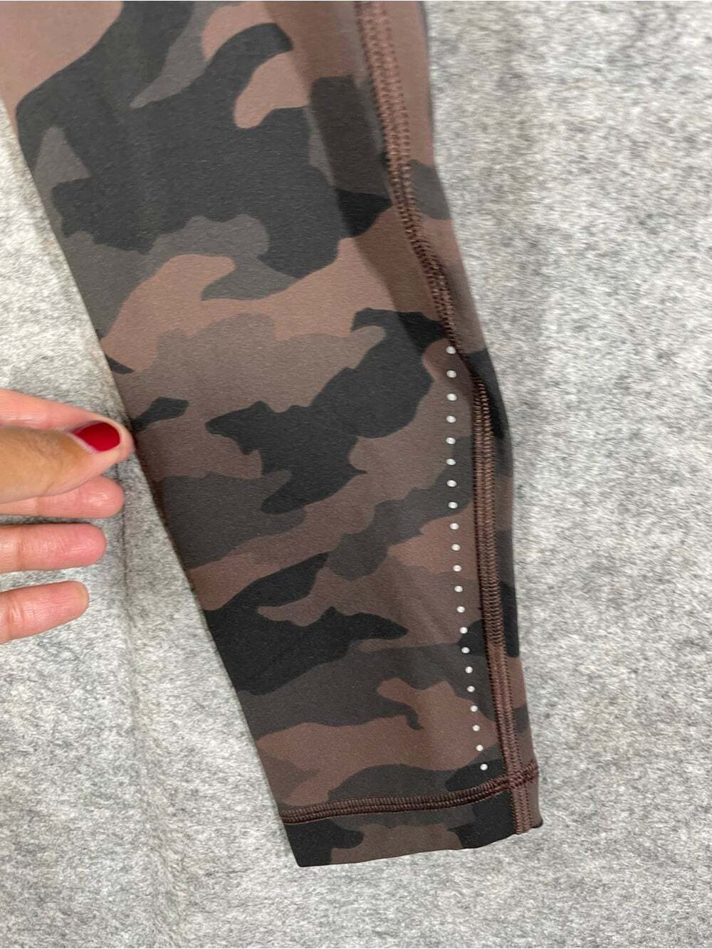 Lululemon Camo Leggings Brown Black Reflective Hem High Rise Yoga Pants Size 4 - Picture 5 of 15